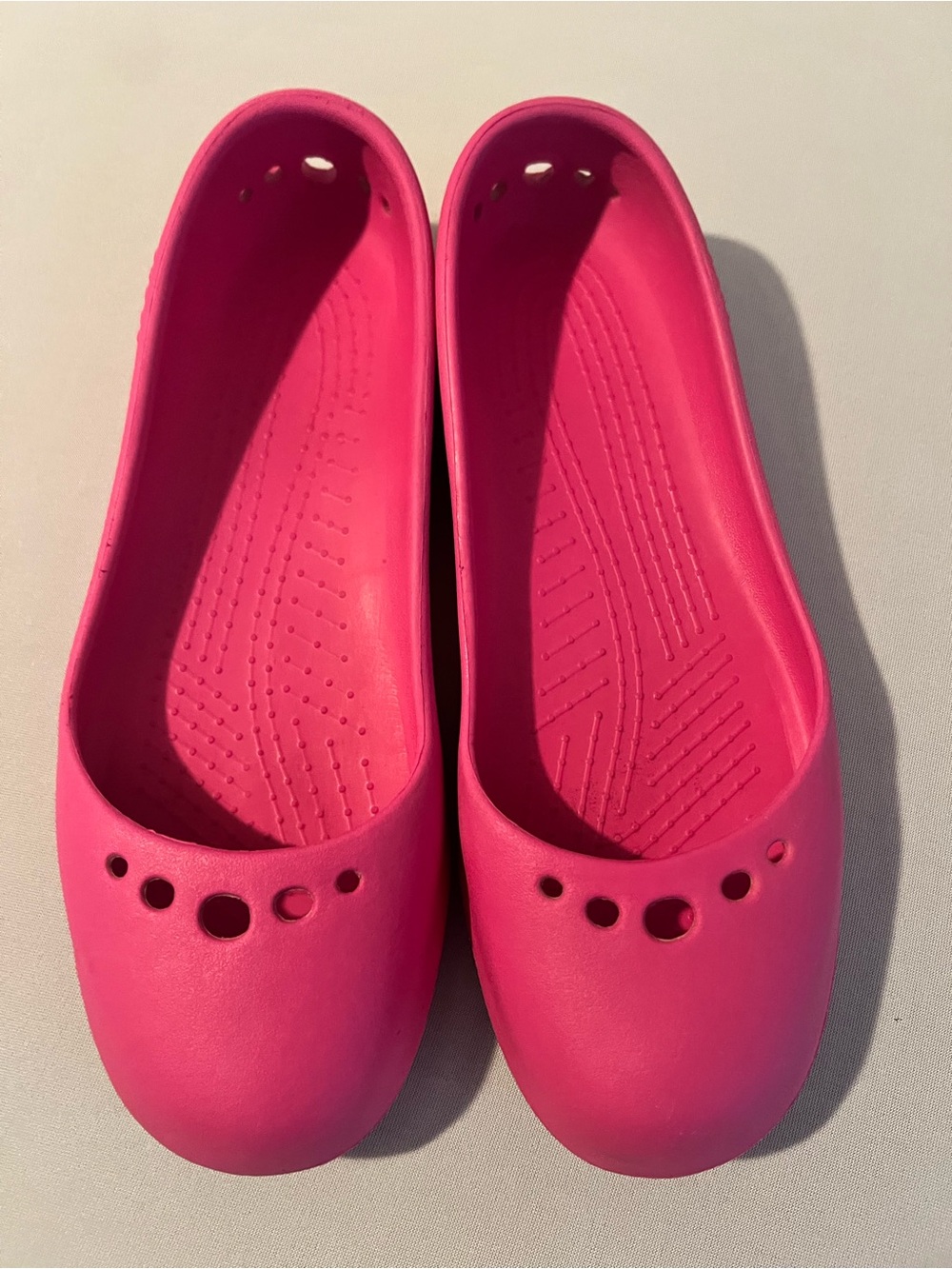 CROCS Slip-On Ballet Flats in Hot Pink | Women's size 9